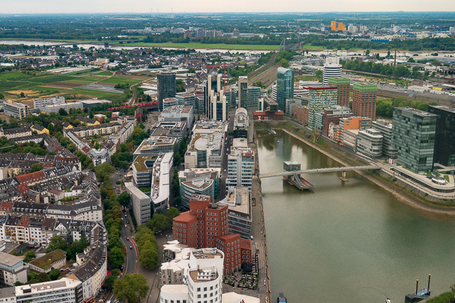 Hoch hinaus: Auf dem Düsseldorfer Rheinturm